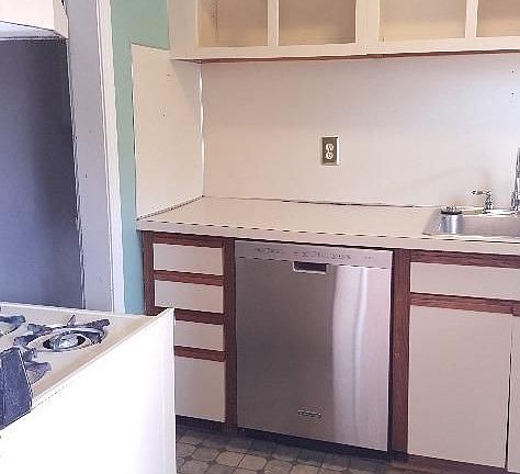 3rd image of 2828 Whitewood St