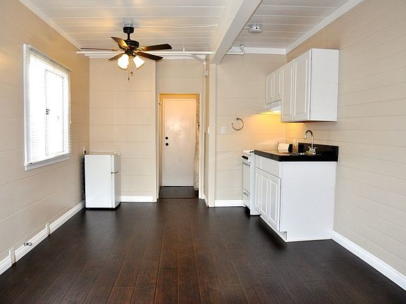 3rd image of 564 Cliff Dr #10
