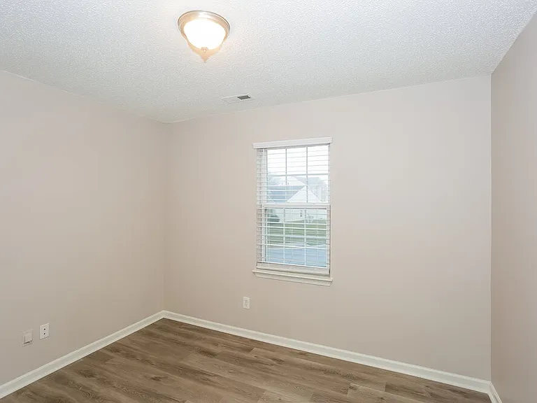 5902 Shining Oak Ln — Photo 17