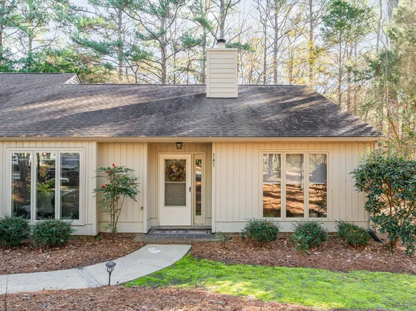 141 Berry Patch Ln, Chapel Hill, NC 27514