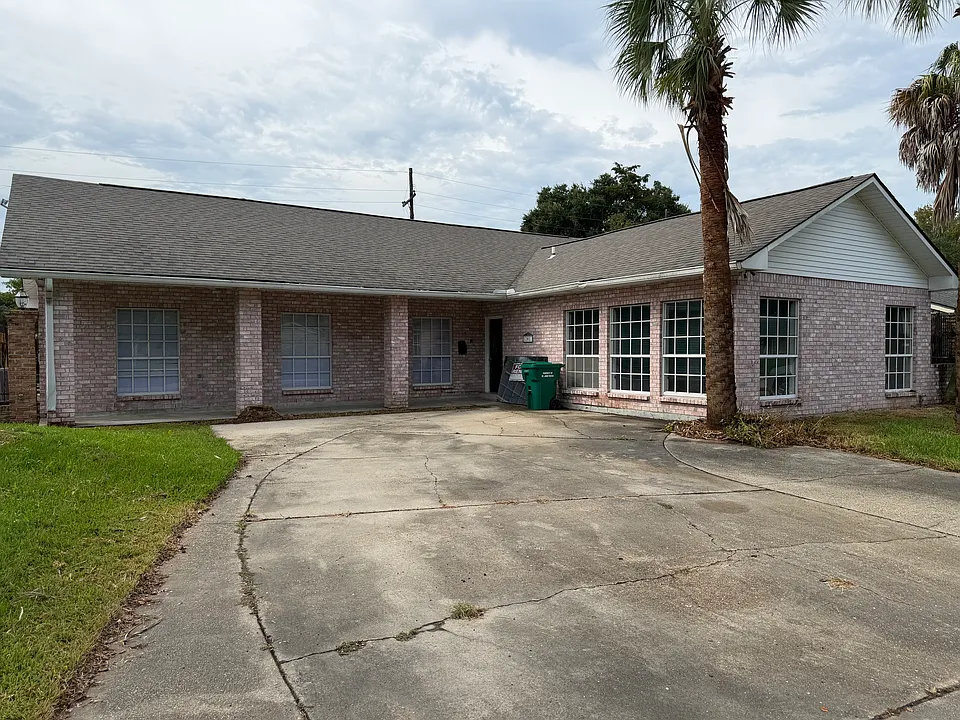 1201 Bellevue Dr