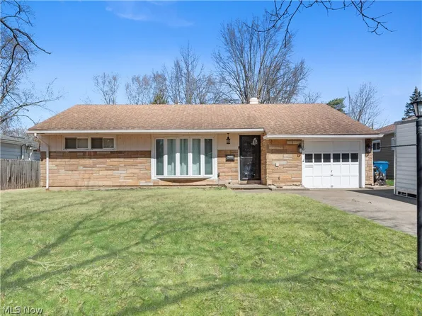 9248 Lynnhaven Rd, Parma Heights, OH 44130