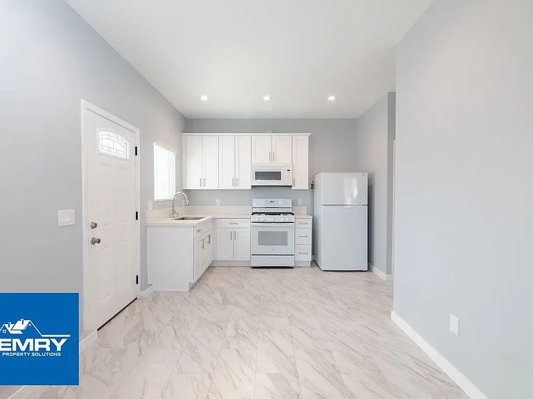 10624 Swinton Ave — Photo 1