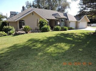 5835 E Silaxo Rd, Clovis, CA 93619