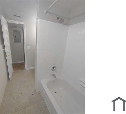 5th image of 2851 Sophia St #9