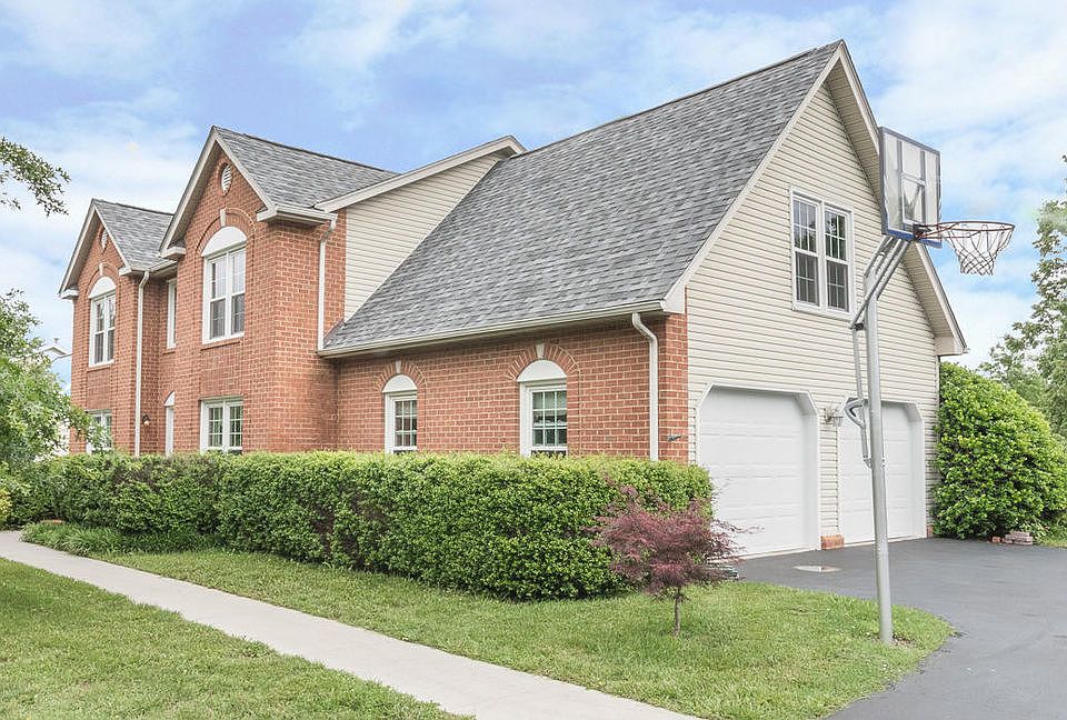 1st image of 61 Apple Blossom Cir