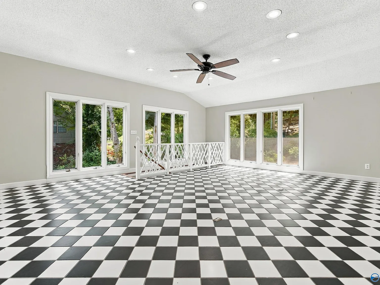 5 bed, 3.5 bath, 4028 sqft, $3,795 — Photo 4