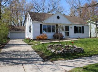 805 N Clay St, De Pere, WI 54115