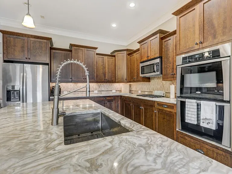 2114 W Village Xing SE — Photo 8