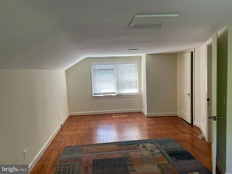 2210 N Lexington St #UPPER LEVEL — Photo 10