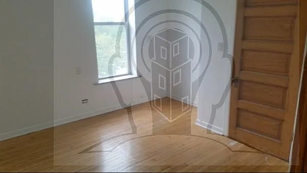 N Clark St — Photo 13