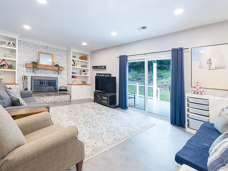 9843 Campbell Dr — Photo 15