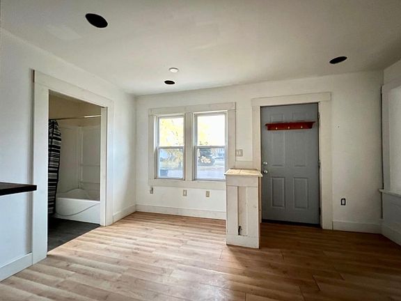 5th image of 303 Chicago St #1