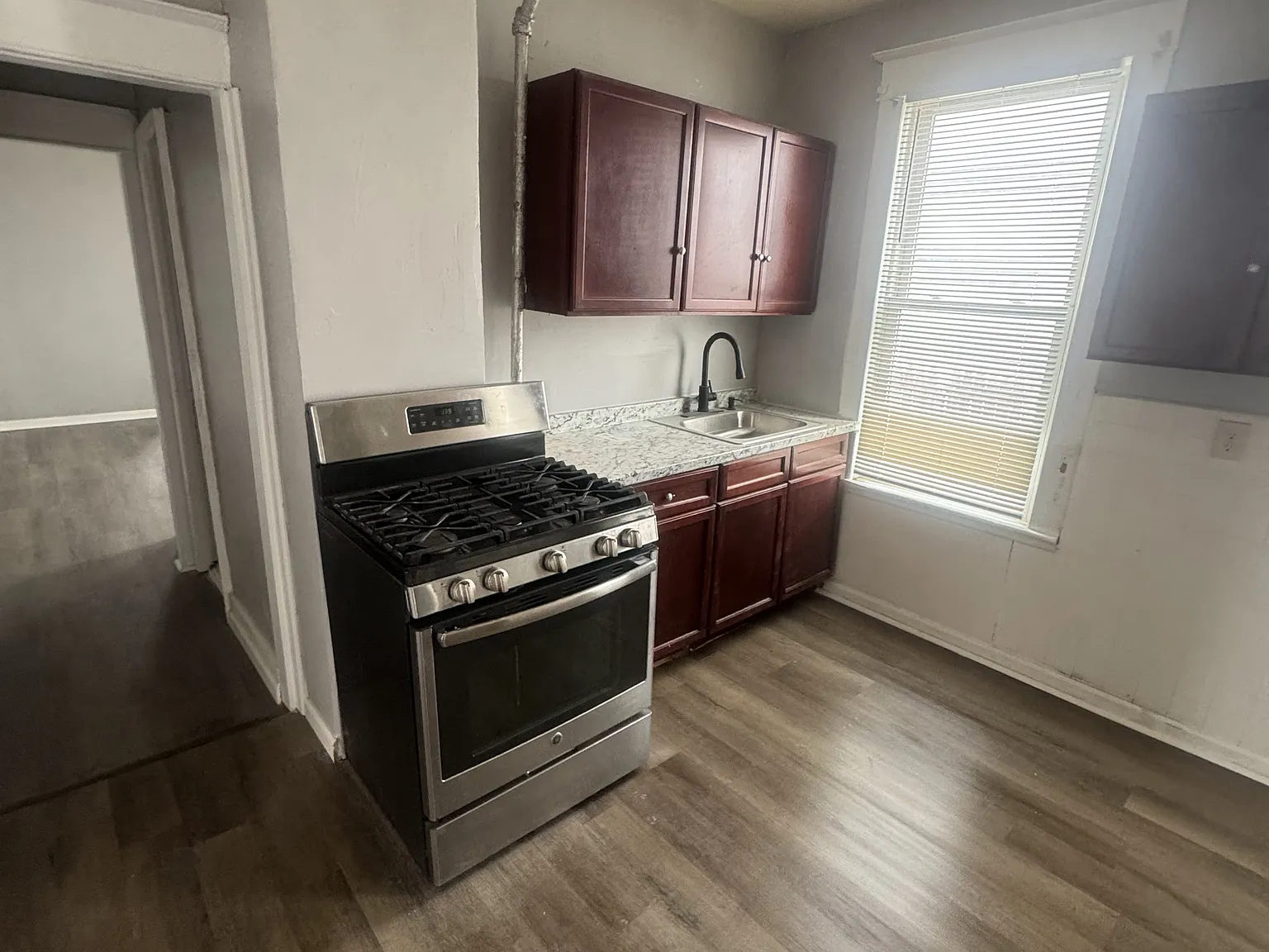 4 bed, 1130 sqft, $1,650 — Photo 4