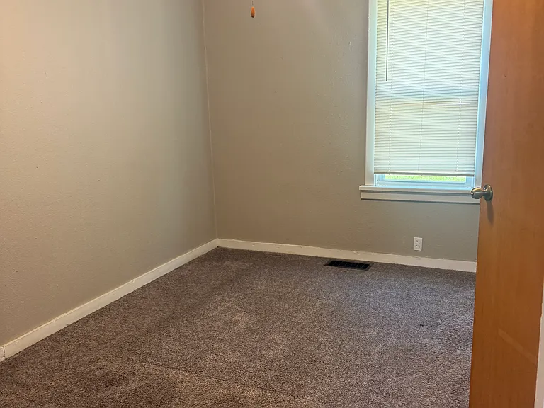 129 W Lincoln St — Photo 8