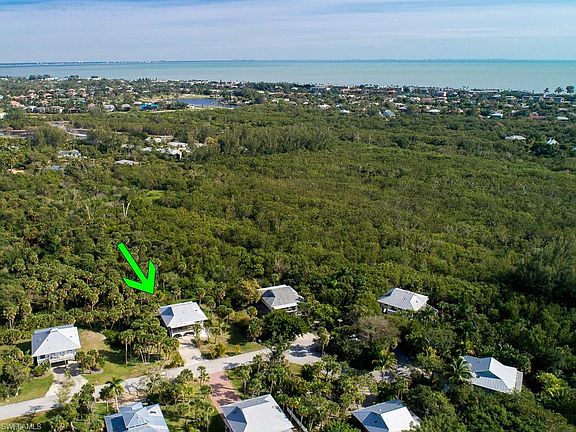 4th image of 747 Marthas Ln
