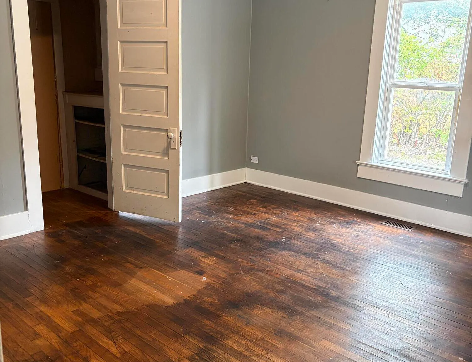 2 bed, 1.0 bath, 976 sqft, $1,300 — Photo 3