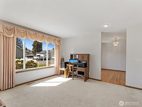 5th image of 15373 175th Avenue SE
