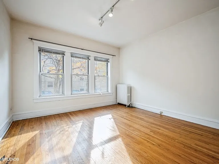 2322 W Wilson Ave #2 — Photo 3
