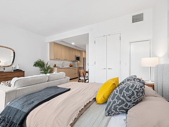 4th image of 499 President St #604