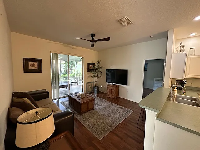 2 bed, 1163 sqft, $2,600 — Photo 3