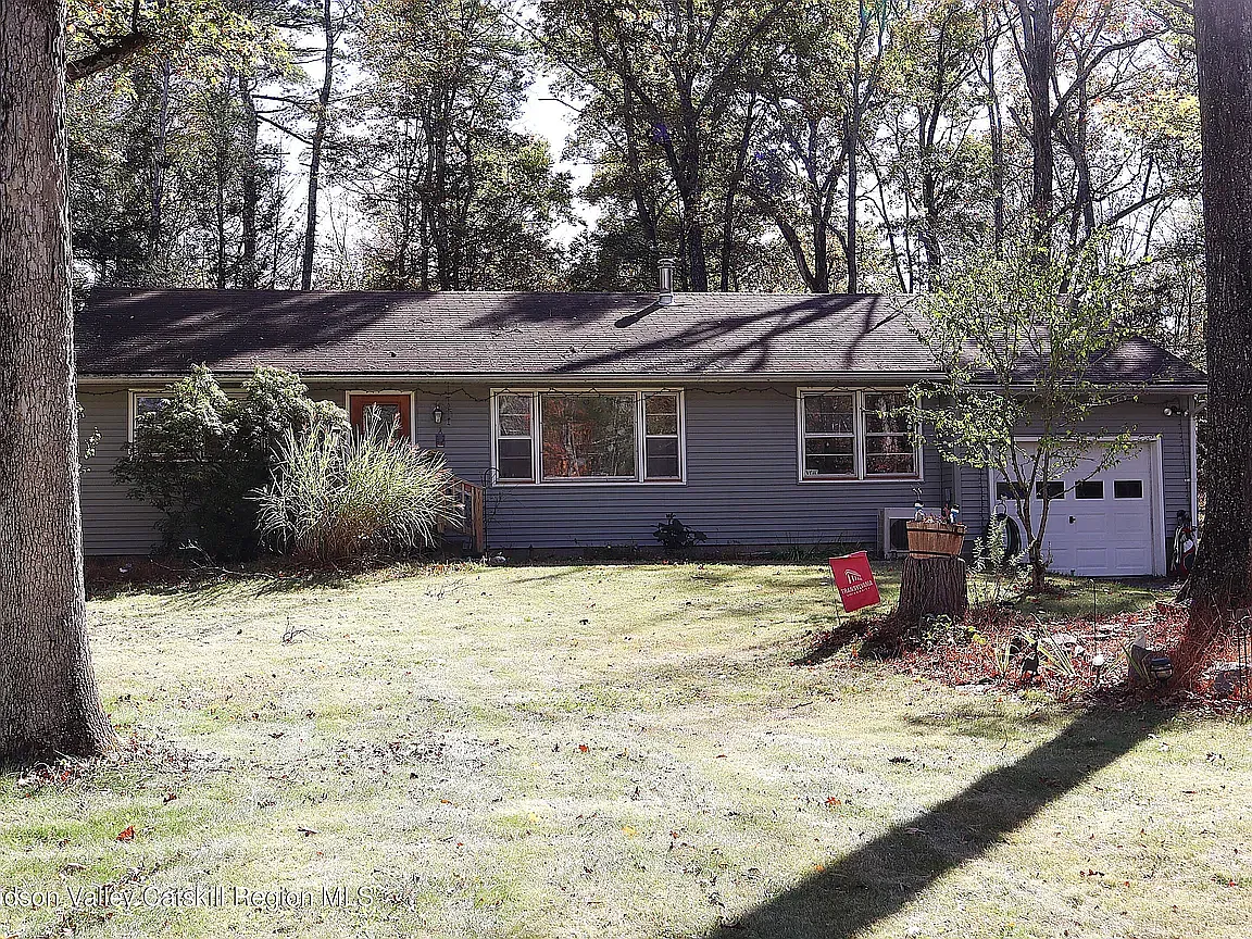 3 bed, 1033 sqft, $3,400 — Photo 1