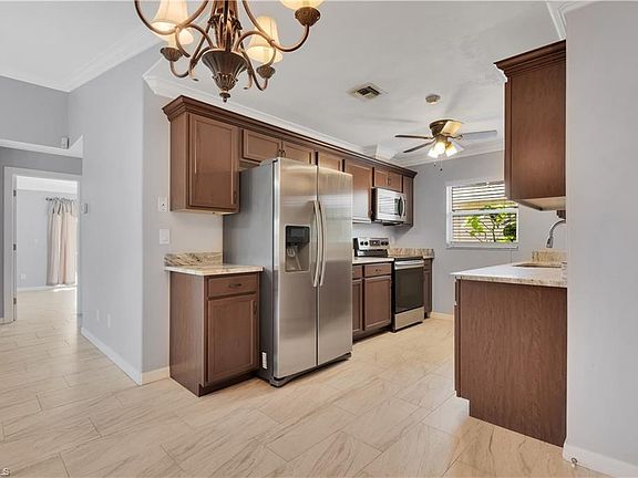 4th image of 11580 Pawley Ave