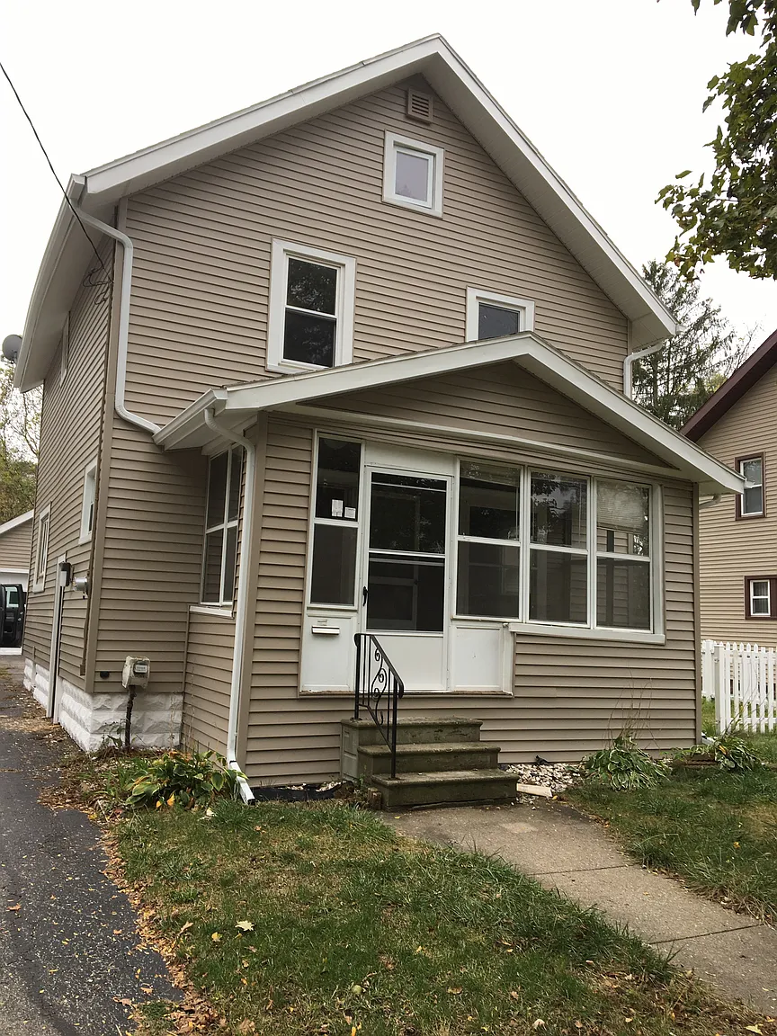 135 E Robinson St photo 1