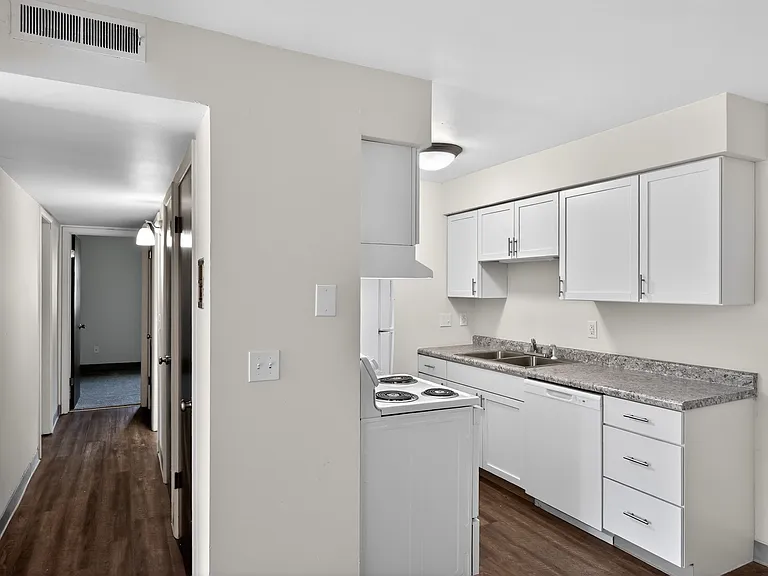 Rest of kitchen