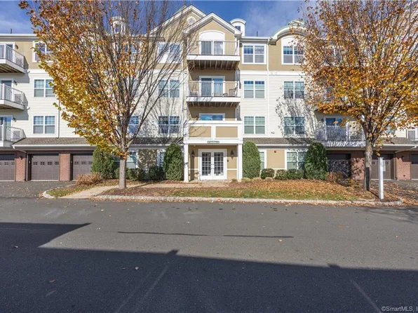 34 Schoolhouse Drive #203, West Hartford, CT 06107