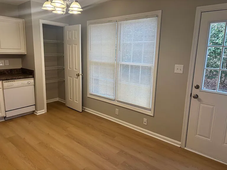 102 Maple Grove Ct — Photo 8