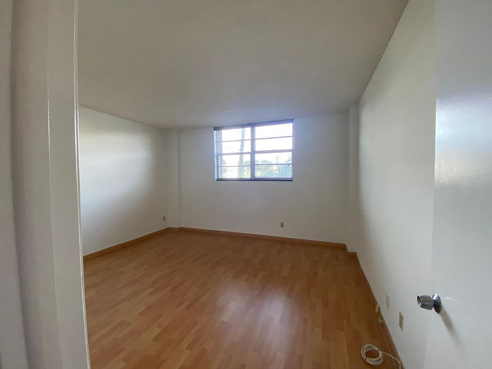 1st image of 90 Edgewater Dr #No219