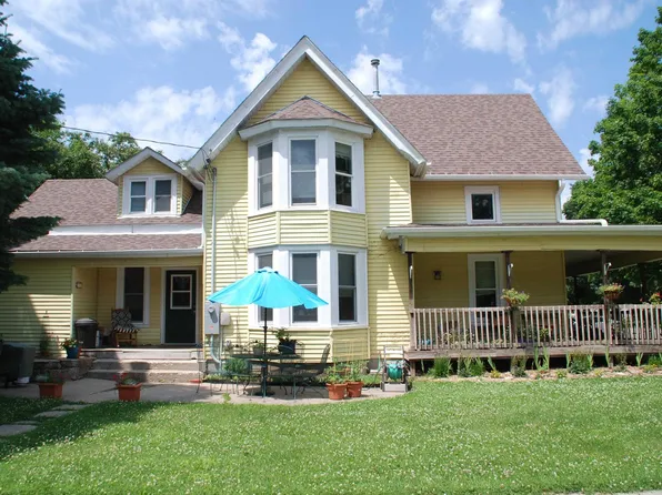 406 S Main St, Fayette, IA 52142