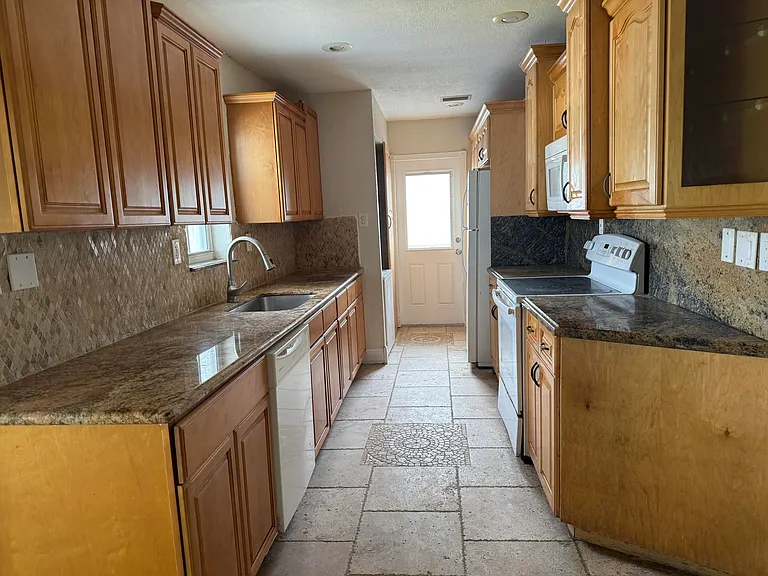 1751 NW 34th Ave — Photo 18