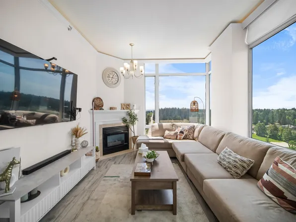 14820 104th Ave Penthouse 4, Surrey, BC V3R 0V9