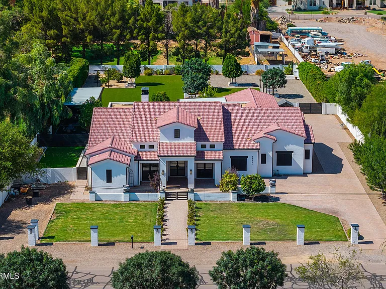 12424 E Victoria St — Photo 94