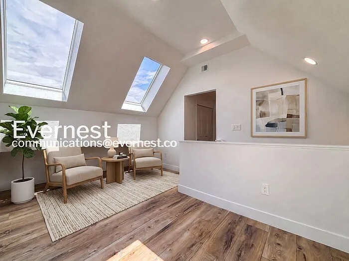 1 bed, 1.0 bath, 1050 sqft, $2,095 — Photo 2