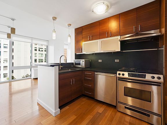 5th image of 225 W 60th St APT 7D