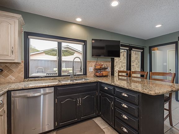 5th image of 1104 Westminster Dr