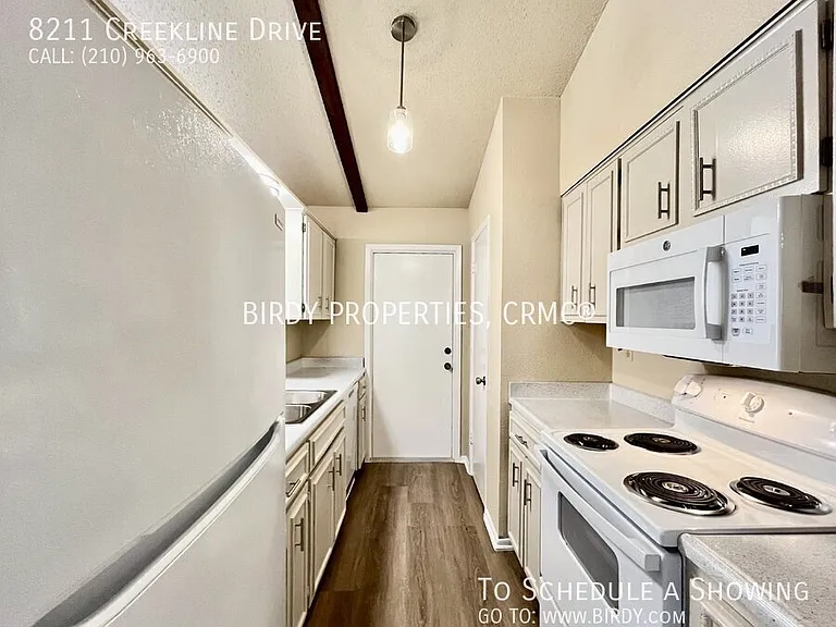 8211 Creekline Dr — Photo 12
