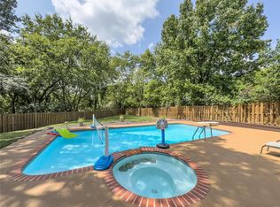 556 Red Bridge Ct, Ballwin, MO 63021