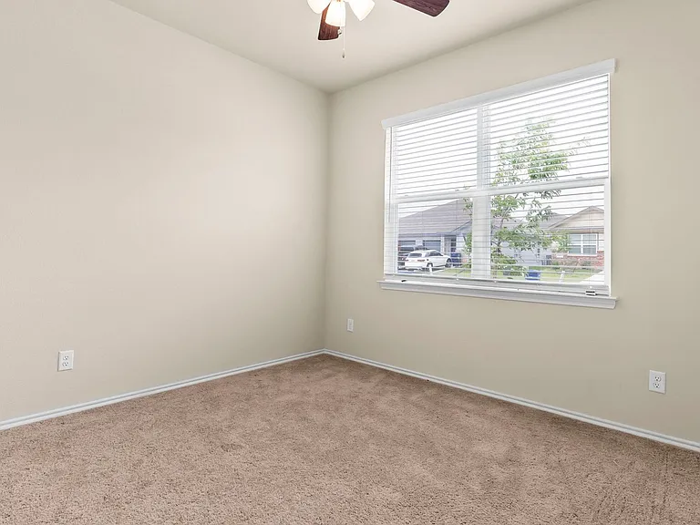 343 Green Valley Dr — Photo 11