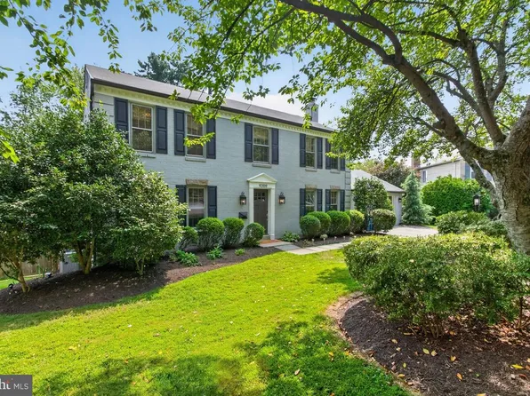 9209 Fernwood Rd, Bethesda, MD 20817