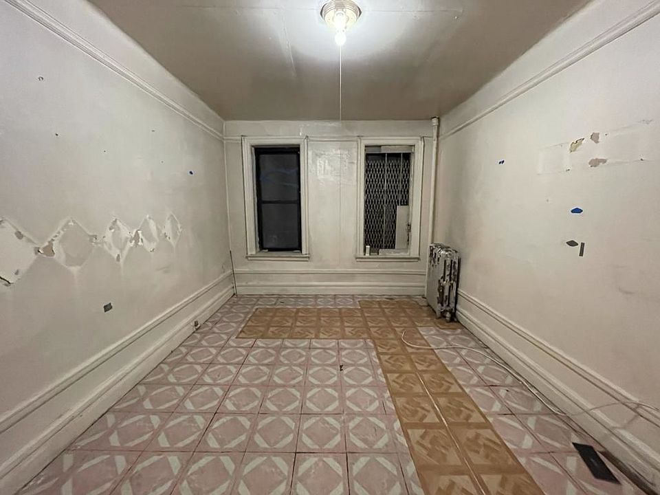 2nd image of 2837 Valentine Ave #9B