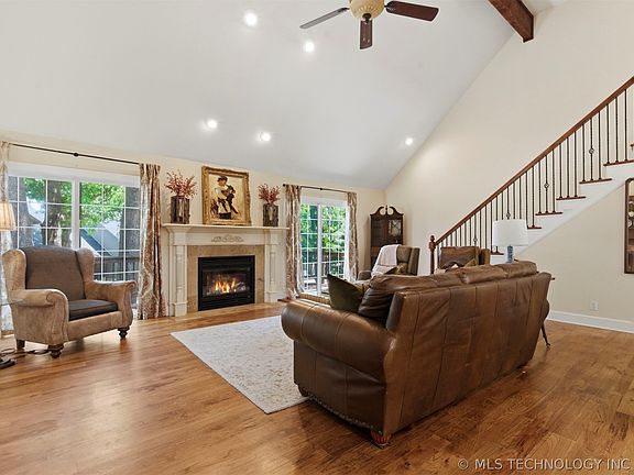 4th image of 9704 S Lakewood Pl