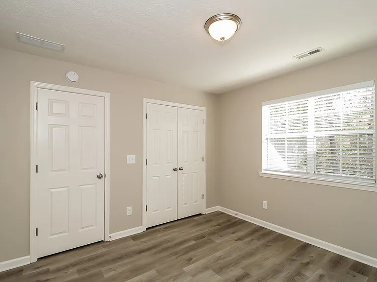 355 Woodstream Dr — Photo 18