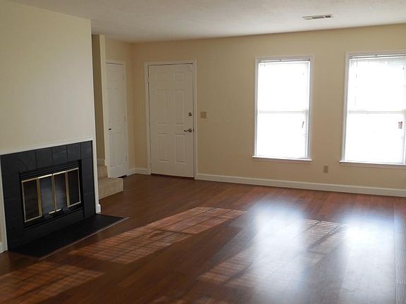 Living Room with fireplace