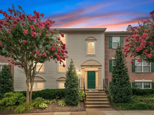 12107 Green Ledge Ct APT 102, Fairfax, VA 22033