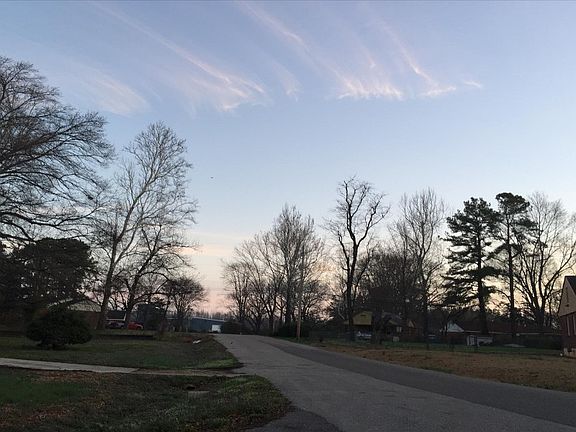4th image of 517 Jeanne Dr
