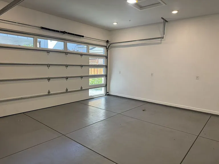 1372 University Ave — Photo 23